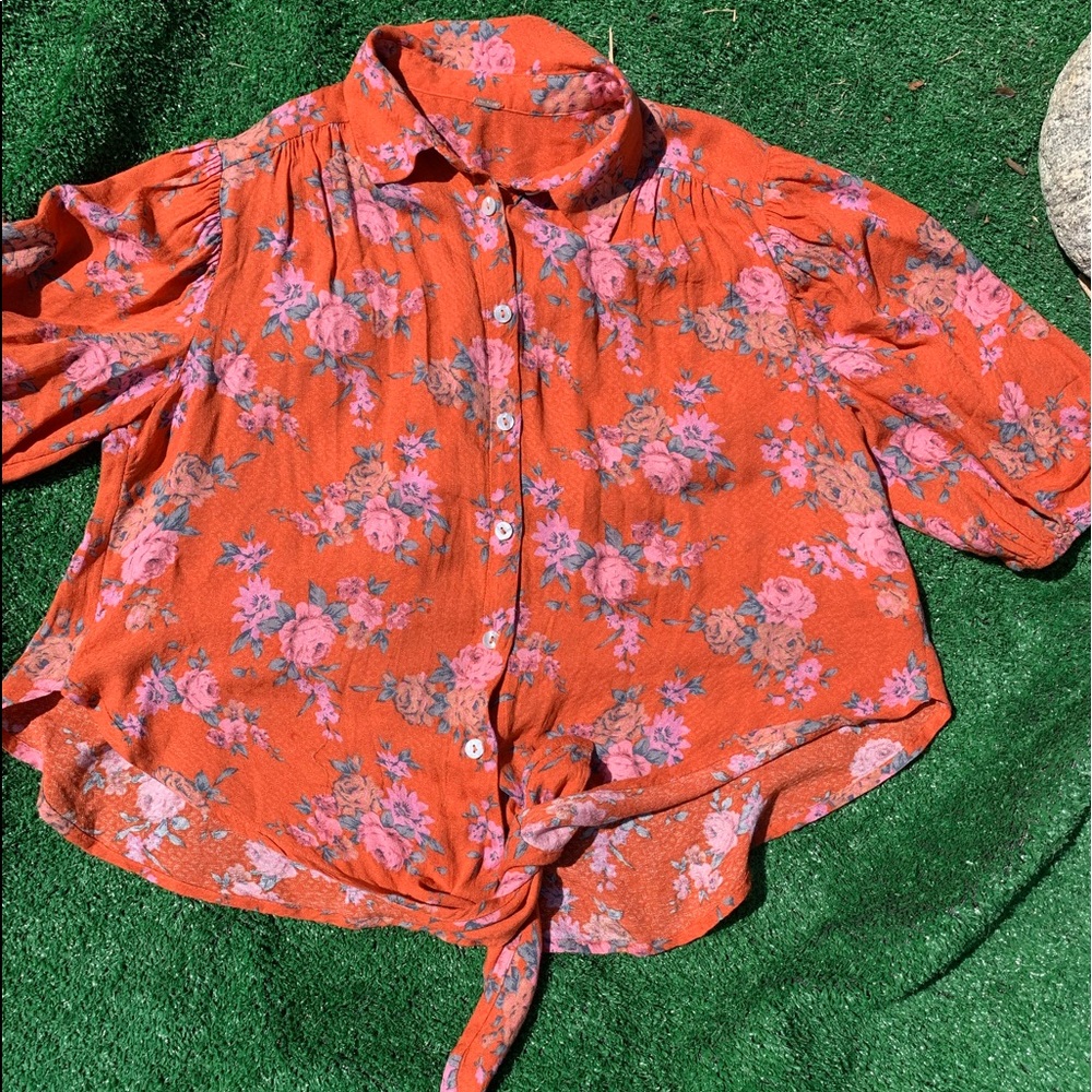 FREE PEOPLE FLORAL TOP 🌺